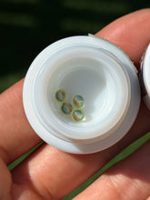 Load image into Gallery viewer, Steve H 4mm Rainbow Wig-Wag Pearl