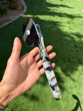 Load image into Gallery viewer, Pourcasso Black Pearl Pizza Cutter